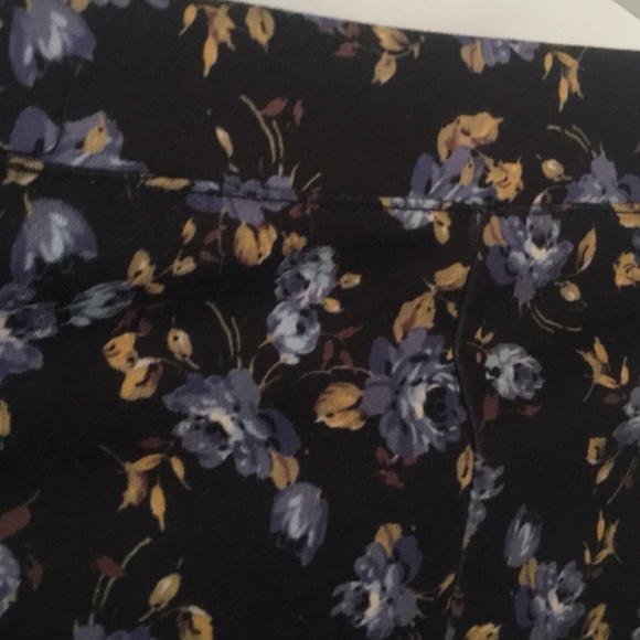 Gorgeous black and blue Zara Trafaluc floral mini - Picture 2 of 4